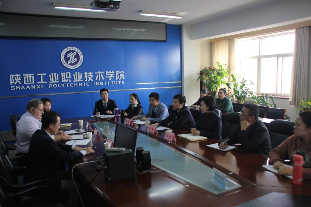 公司教师与雷•迪茨博士进行座谈交流